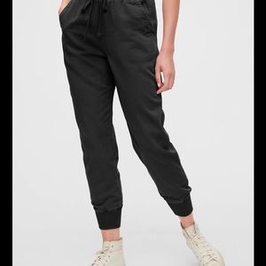 The Gap Relaxed Fit Joggers/Pants